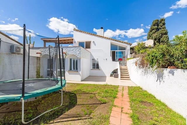 Casa de 3 habitaciones en Bahía Dorada, Estepona en venta con piscina - 549.000 € (Ref: 9479879)