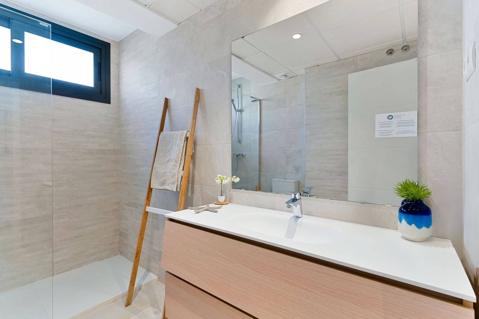 Apartamento de 2 habitaciones en Estepona en venta con piscina - 549.000 € (Ref: 9479881)