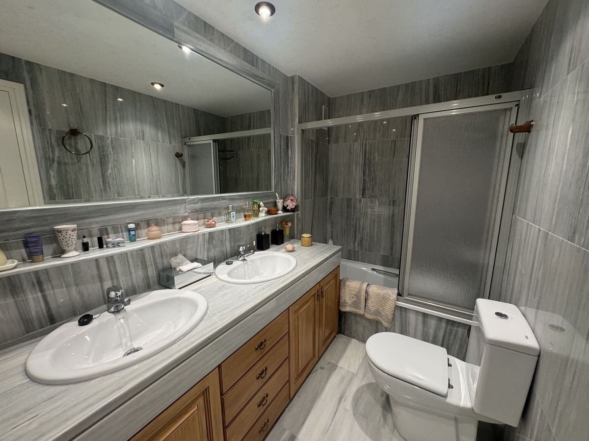 3 bedroom Apartment for sale in Las Chapas with pool garage - € 550,000 (Ref: 9479889)