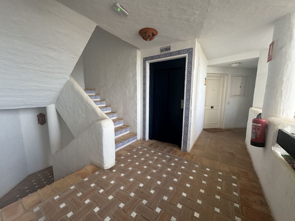 3 bedroom Apartment for sale in Las Chapas with pool garage - € 550,000 (Ref: 9479889)