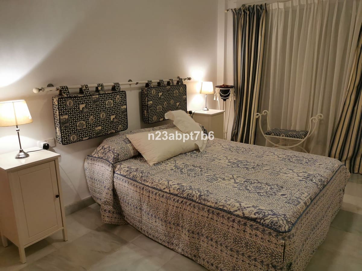 3 soveværelse Lejlighed til salg i Aloha Golf med swimmingpool garage - € 550.000 (Ref: 9479891)