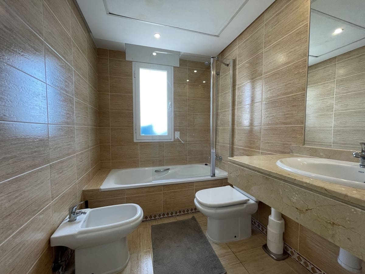 2 soverom Penthouse til salgs i Nueva Andalucia med svømmebasseng - € 550 000 (Ref: 9479893)