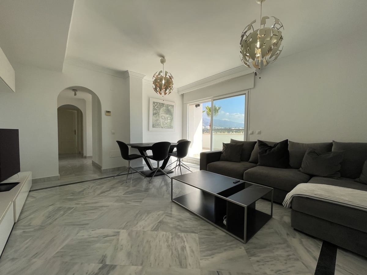 2 soverom Penthouse til salgs i Nueva Andalucia med svømmebasseng - € 550 000 (Ref: 9479893)