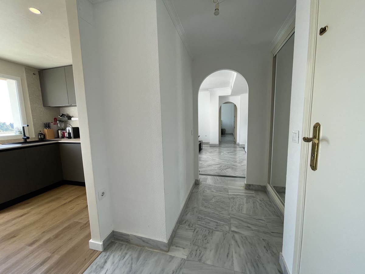 2 soverom Penthouse til salgs i Nueva Andalucia med svømmebasseng - € 550 000 (Ref: 9479893)