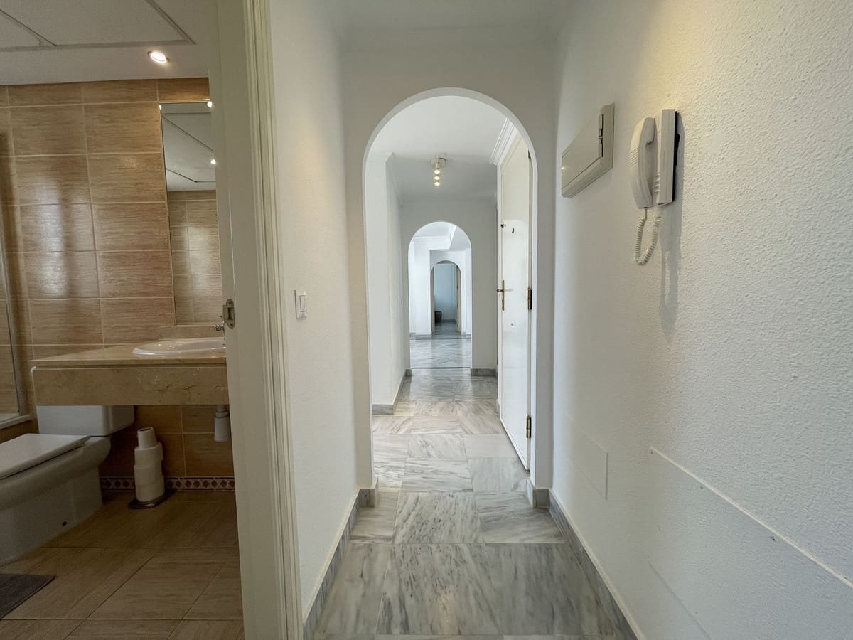 2 soverom Penthouse til salgs i Nueva Andalucia med svømmebasseng - € 550 000 (Ref: 9479893)