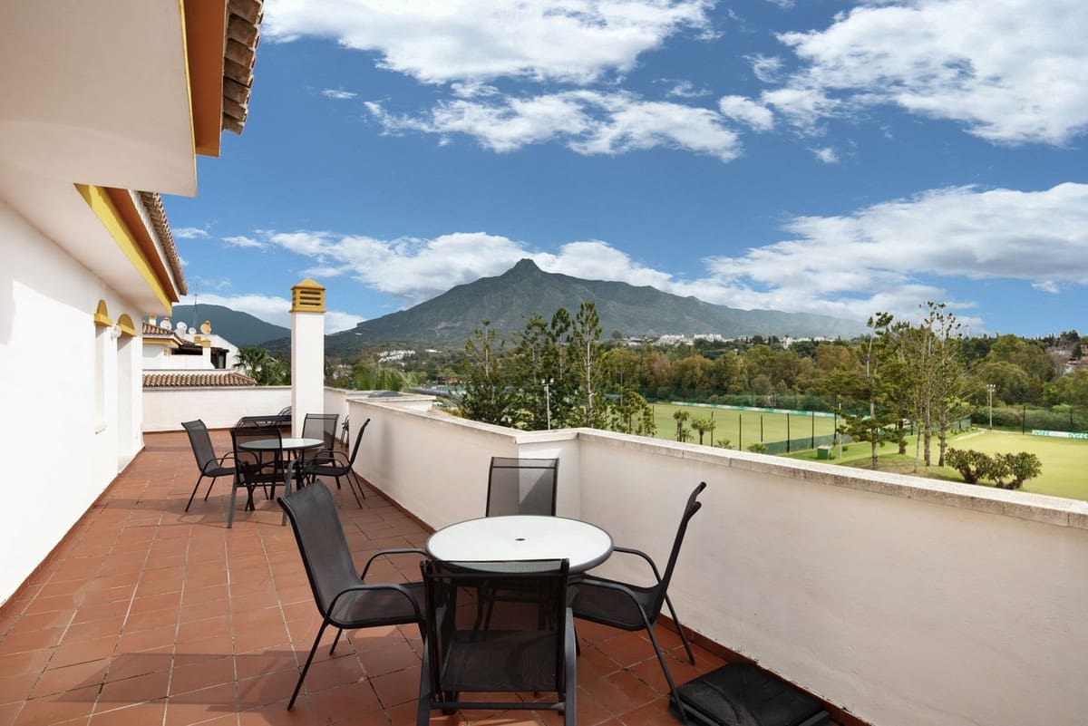 2 bedroom Penthouse for sale in Puerto Banus with pool garage - € 550,000 (Ref: 9479894)