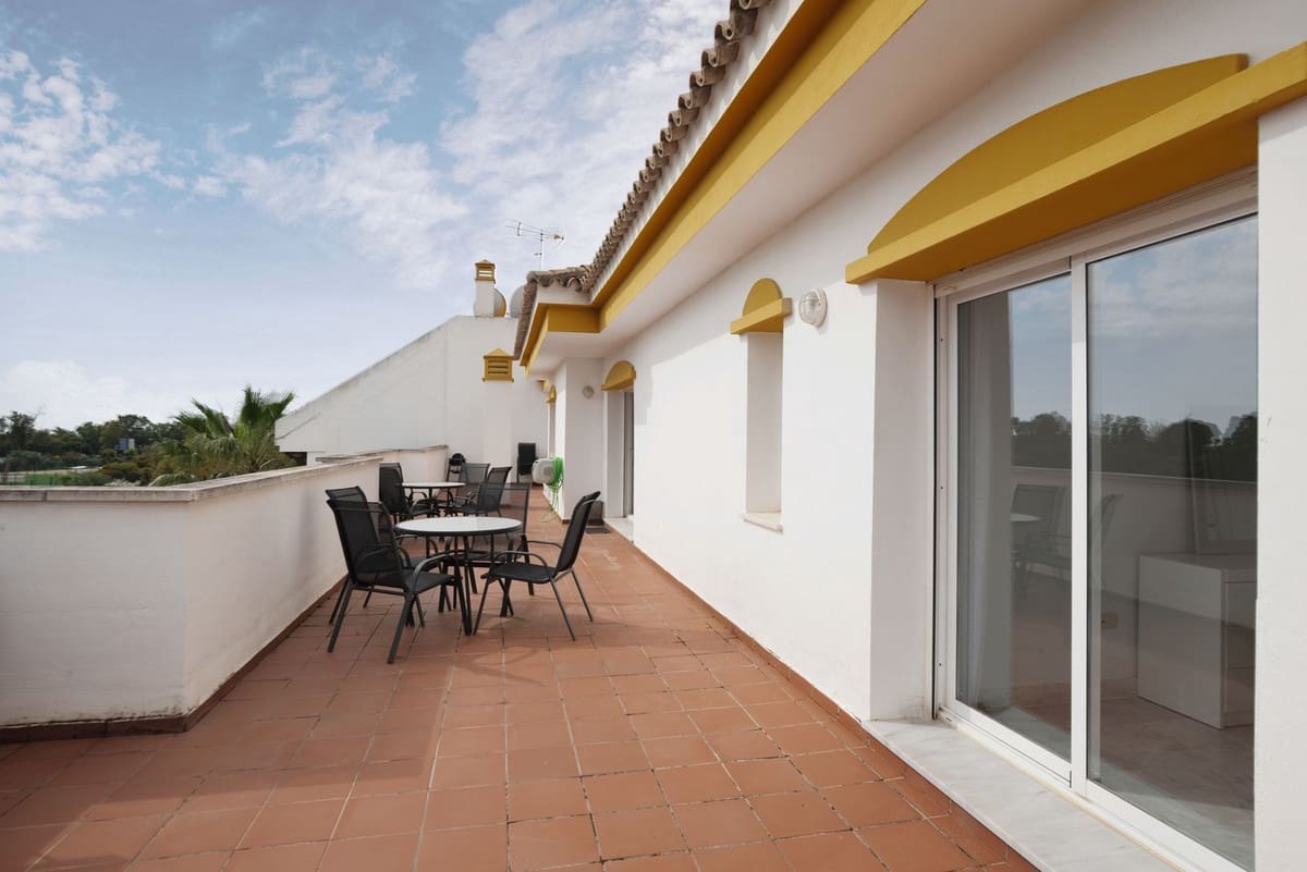 2 bedroom Penthouse for sale in Puerto Banus with pool garage - € 550,000 (Ref: 9479894)