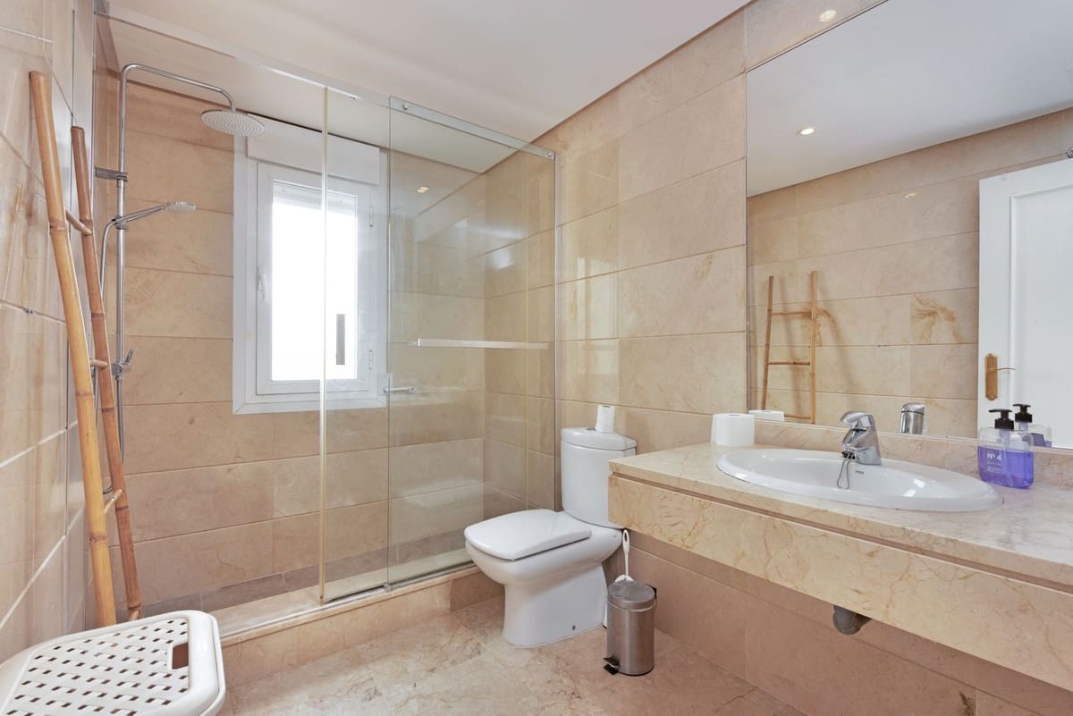 2 bedroom Penthouse for sale in Puerto Banus with pool garage - € 550,000 (Ref: 9479894)