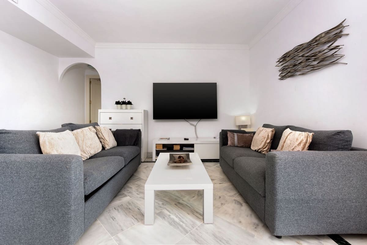 2 bedroom Penthouse for sale in Puerto Banus with pool garage - € 550,000 (Ref: 9479894)