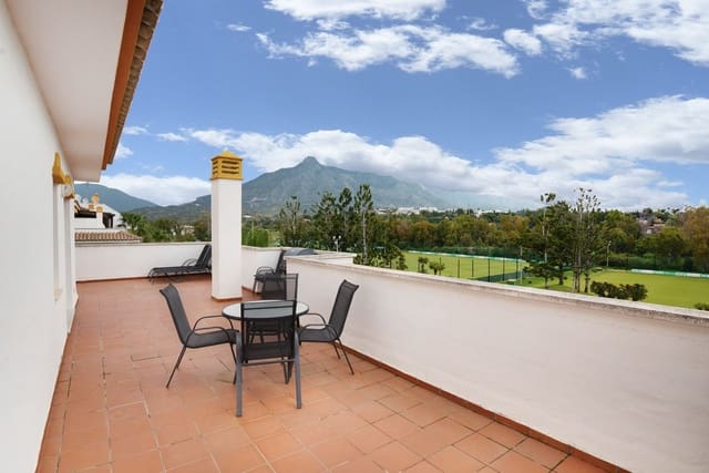 2 soverom Penthouse til salgs i Puerto Banus, Marbella med svømmebasseng garasje - € 550 000 (Ref: 9479894)