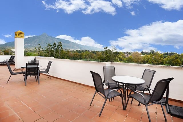 2 soverom Penthouse til salgs i Puerto Banus, Marbella med svømmebasseng garasje - € 550 000 (Ref: 9479894)