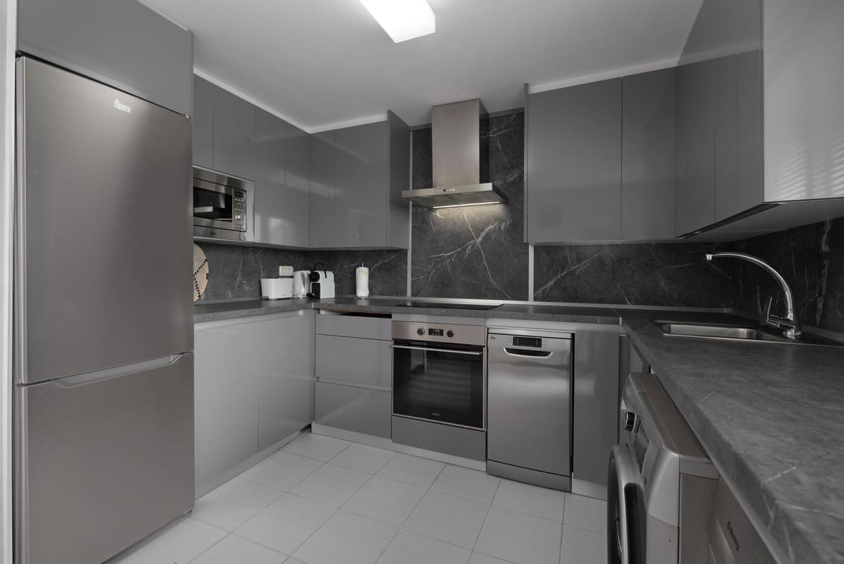 2 bedroom Penthouse for sale in Puerto Banus with pool garage - € 550,000 (Ref: 9479894)