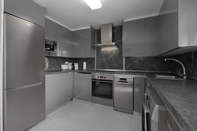 2 soverom Penthouse til salgs i Puerto Banus, Marbella med svømmebasseng garasje - € 550 000 (Ref: 9479894)