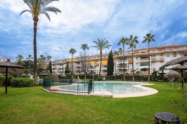 2 soverom Penthouse til salgs i Puerto Banus, Marbella med svømmebasseng garasje - € 550 000 (Ref: 9479894)