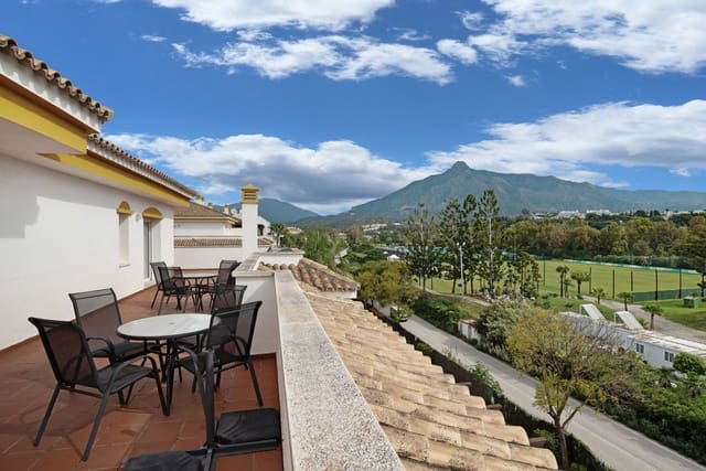 2 soverom Penthouse til salgs i Puerto Banus, Marbella med svømmebasseng garasje - € 550 000 (Ref: 9479894)