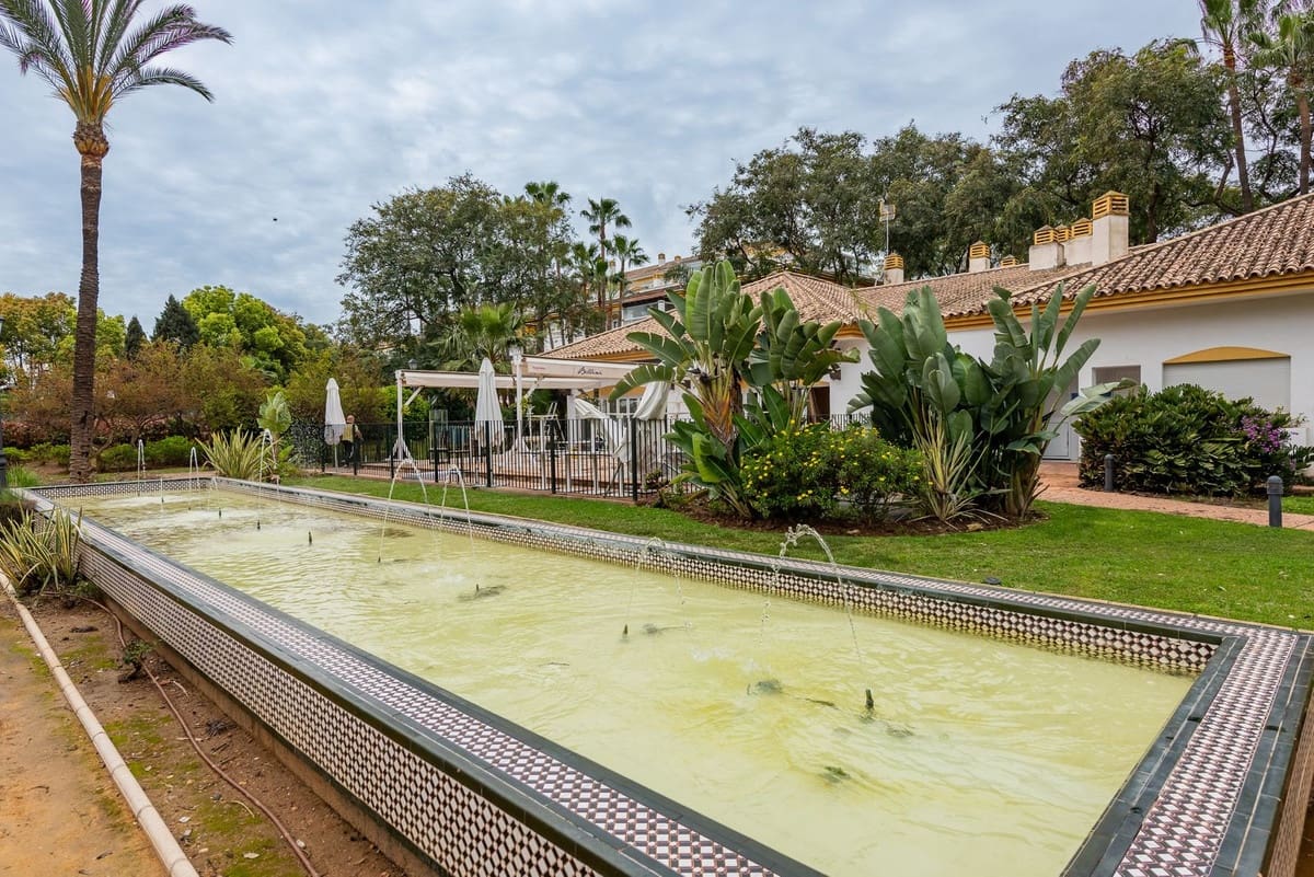 2 bedroom Penthouse for sale in Puerto Banus with pool garage - € 550,000 (Ref: 9479894)