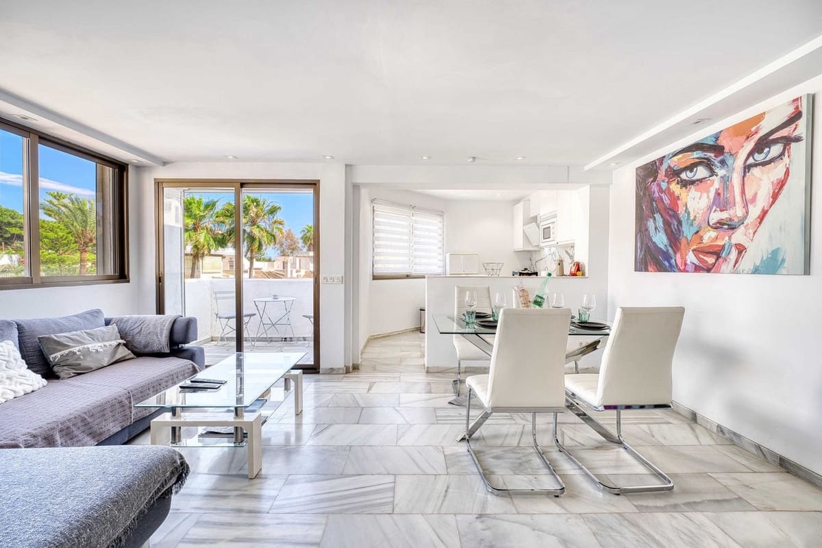 2 bedroom Penthouse for sale in Elviria with pool garage - € 550,000 (Ref: 9479896)