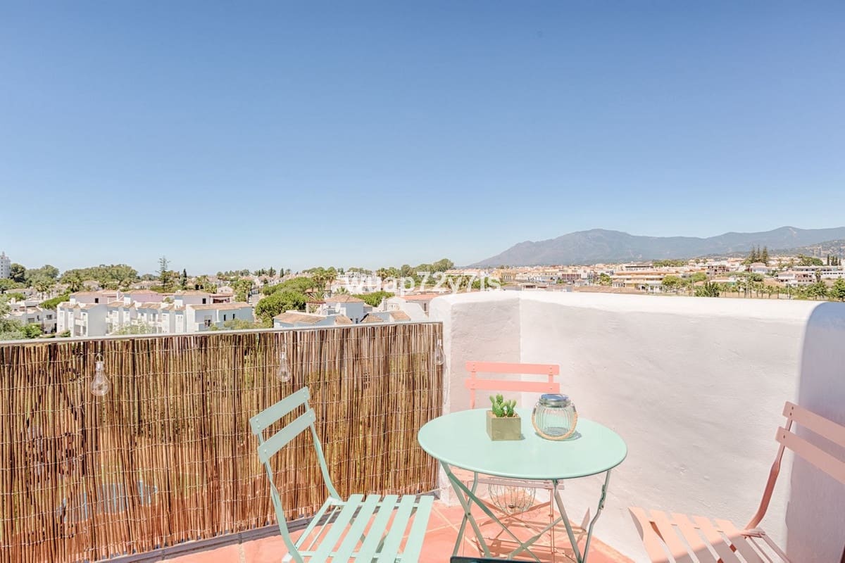 2 soveværelse Lejlighed til salg i Estepona med swimmingpool - € 559.000 (Ref: 9479905)