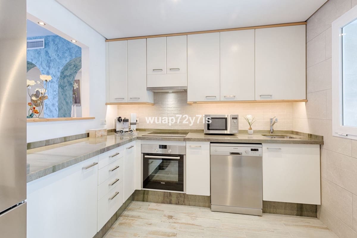 2 soveværelse Lejlighed til salg i Estepona med swimmingpool - € 559.000 (Ref: 9479905)