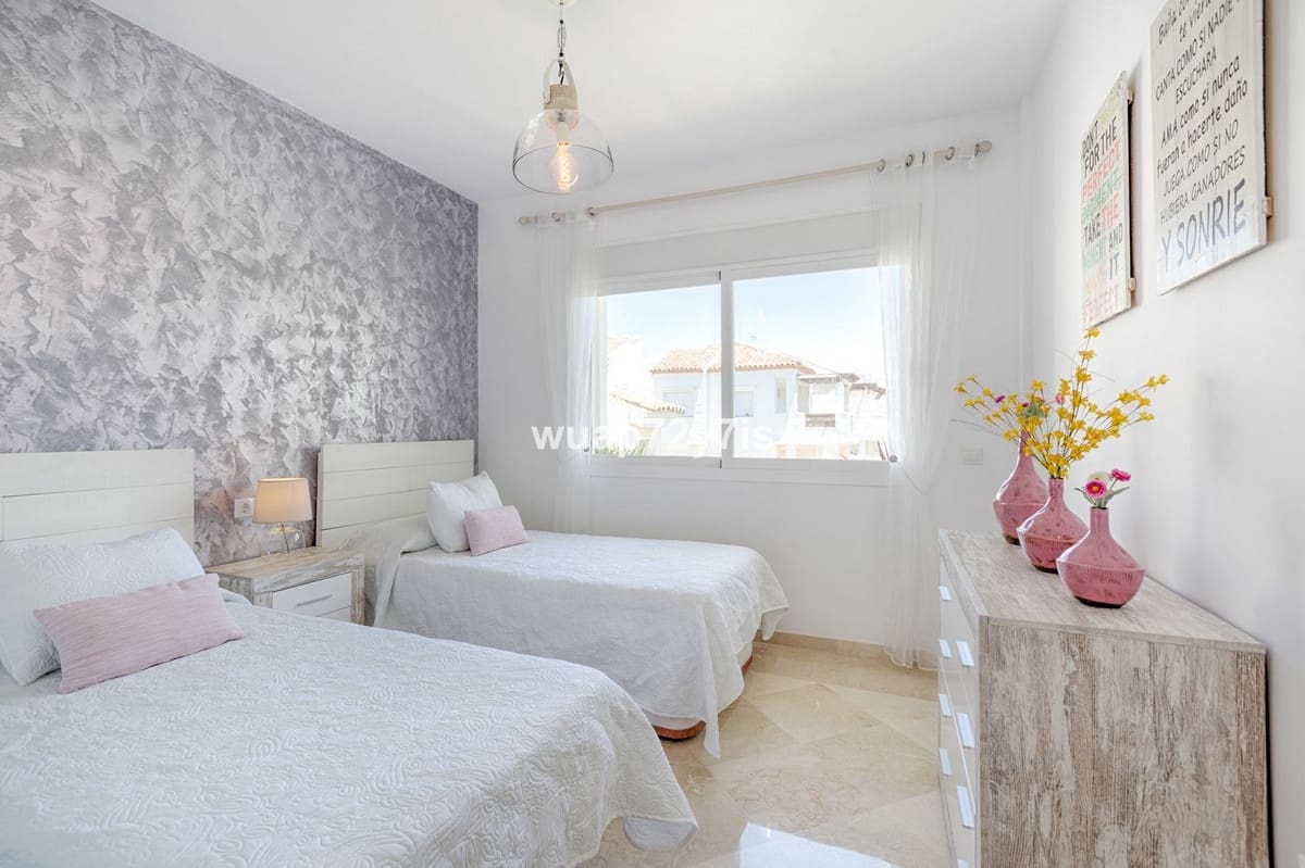 2 soveværelse Lejlighed til salg i Estepona med swimmingpool - € 559.000 (Ref: 9479905)