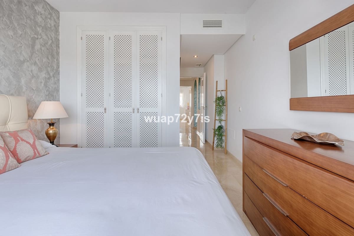 2 soveværelse Lejlighed til salg i Estepona med swimmingpool - € 559.000 (Ref: 9479905)