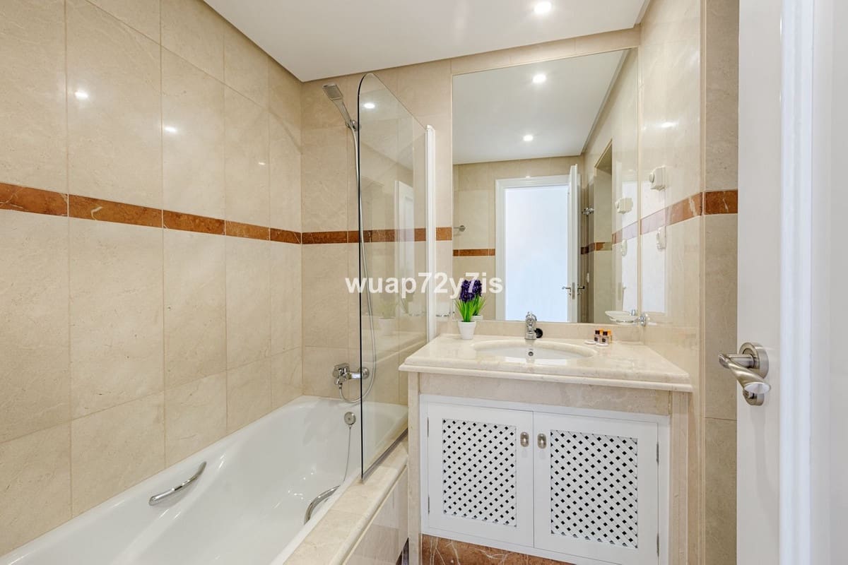 2 soveværelse Lejlighed til salg i Estepona med swimmingpool - € 559.000 (Ref: 9479905)