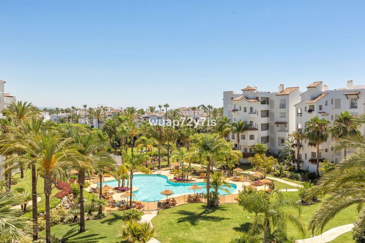 2 soveværelse Lejlighed til salg i Estepona med swimmingpool - € 559.000 (Ref: 9479905)