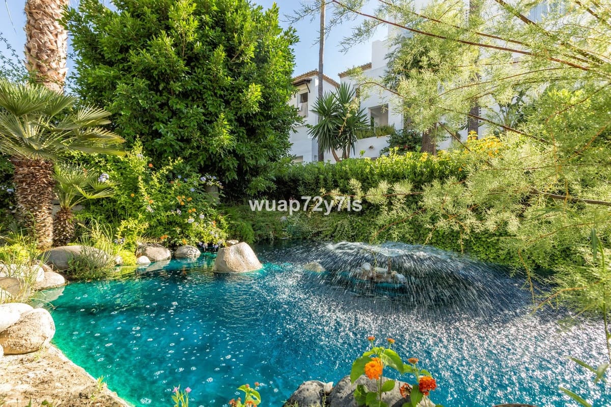 2 soveværelse Lejlighed til salg i Estepona med swimmingpool - € 559.000 (Ref: 9479905)