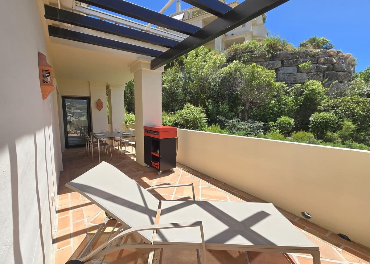 2 bedroom Apartment for sale in Benahavis with pool garage - € 559,000 (Ref: 9479906)