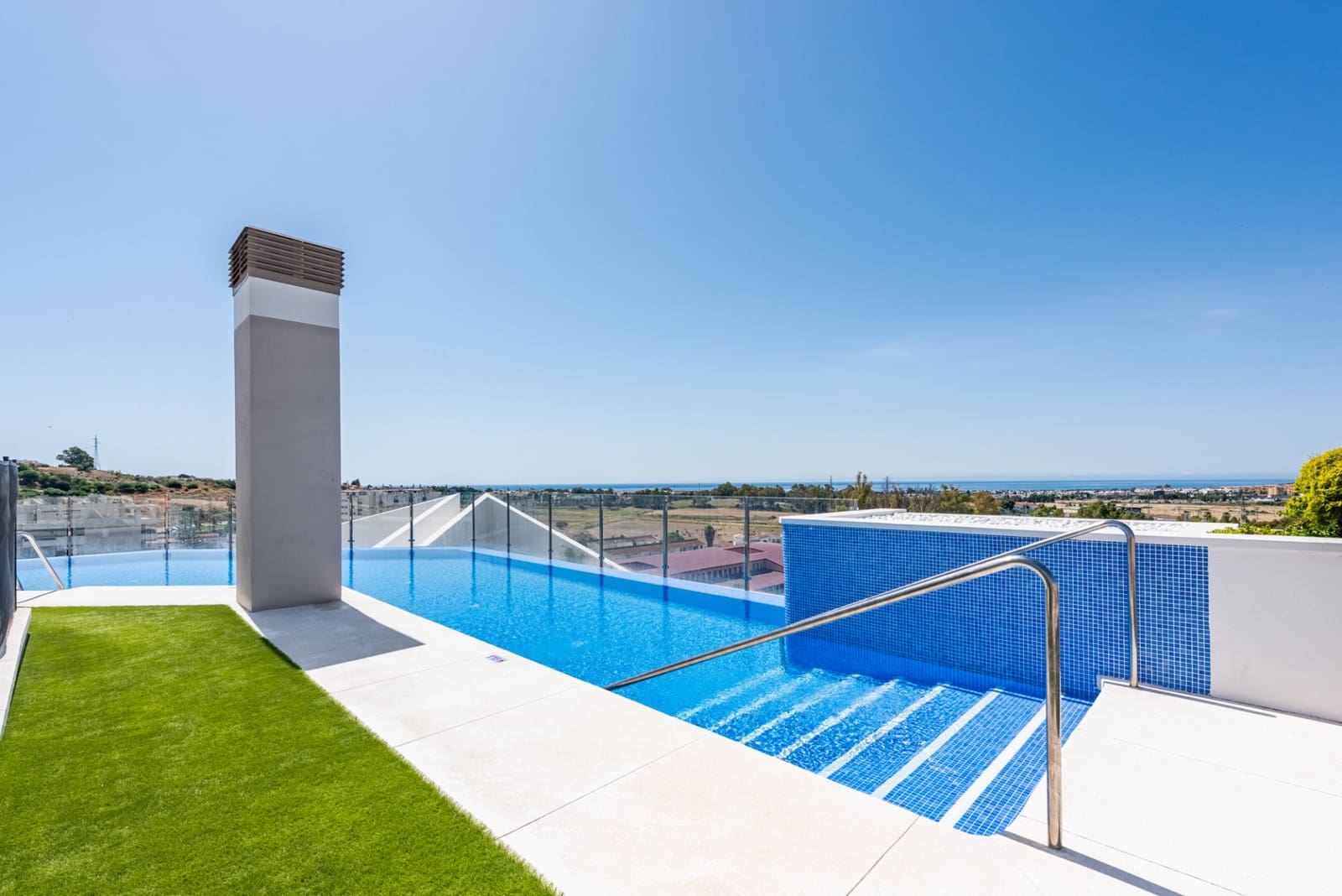 3 soveværelse Lejlighed til salg i Nueva Andalucia med swimmingpool garage - € 559.000 (Ref: 9479907)