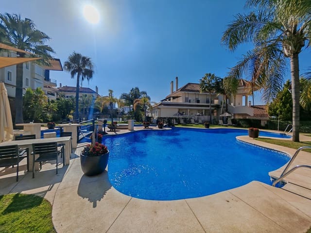 2 Zimmer Apartment zu verkaufen in La Dama de Noche - La Alzambra, Marbella mit Pool - 560.000 € (Ref: 9479909)