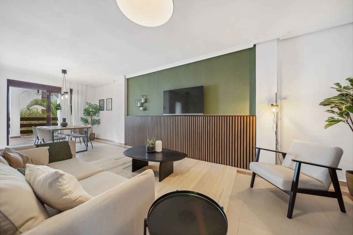 2 soverom Leilighet til salgs i Nueva Andalucia med svømmebasseng - € 560 000 (Ref: 9479910)