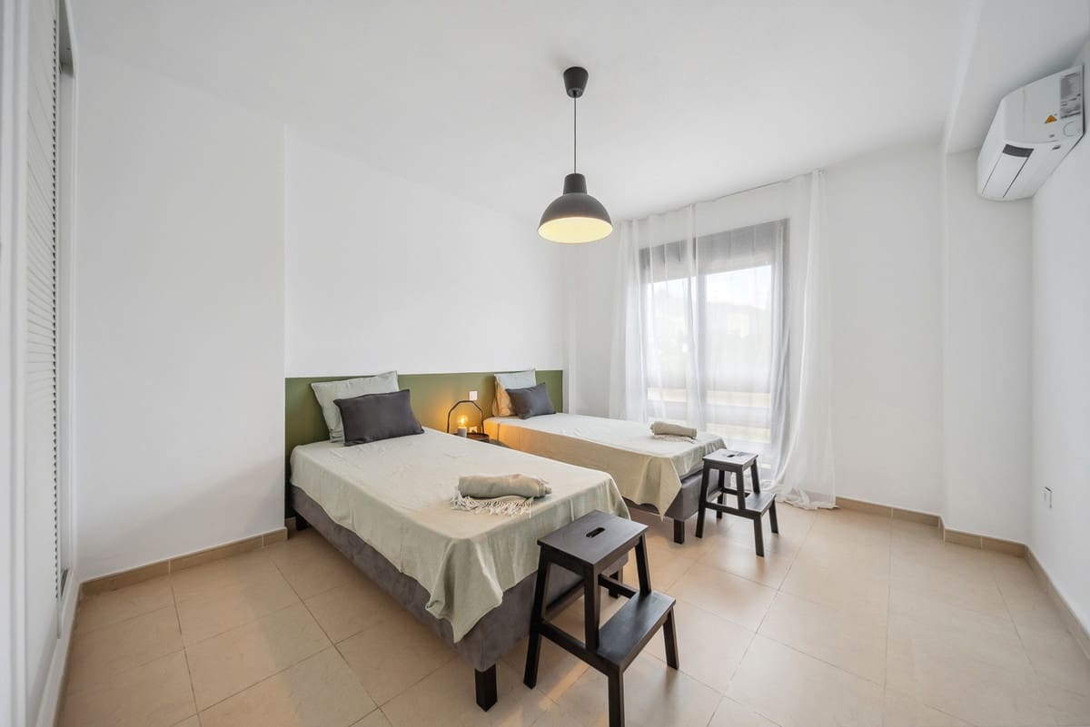 2 soverom Leilighet til salgs i Nueva Andalucia med svømmebasseng - € 560 000 (Ref: 9479910)