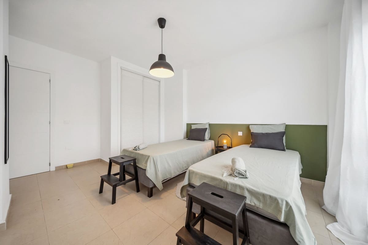 2 soverom Leilighet til salgs i Nueva Andalucia med svømmebasseng - € 560 000 (Ref: 9479910)