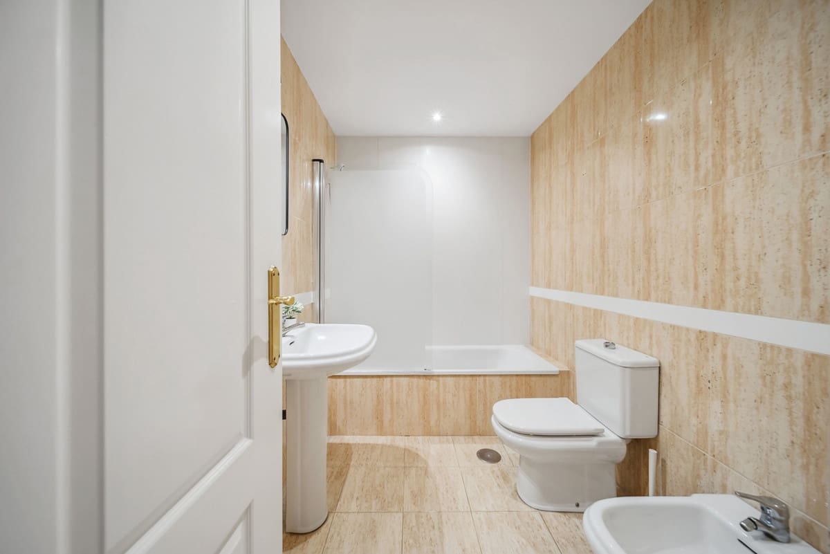 2 soverom Leilighet til salgs i Nueva Andalucia med svømmebasseng - € 560 000 (Ref: 9479910)