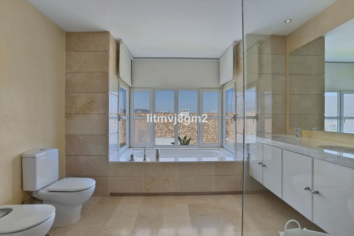 3 sypialnia Dom blizniak na sprzedaż w Mijas Costa z basenem - 560 000 € (Ref: 9479912)