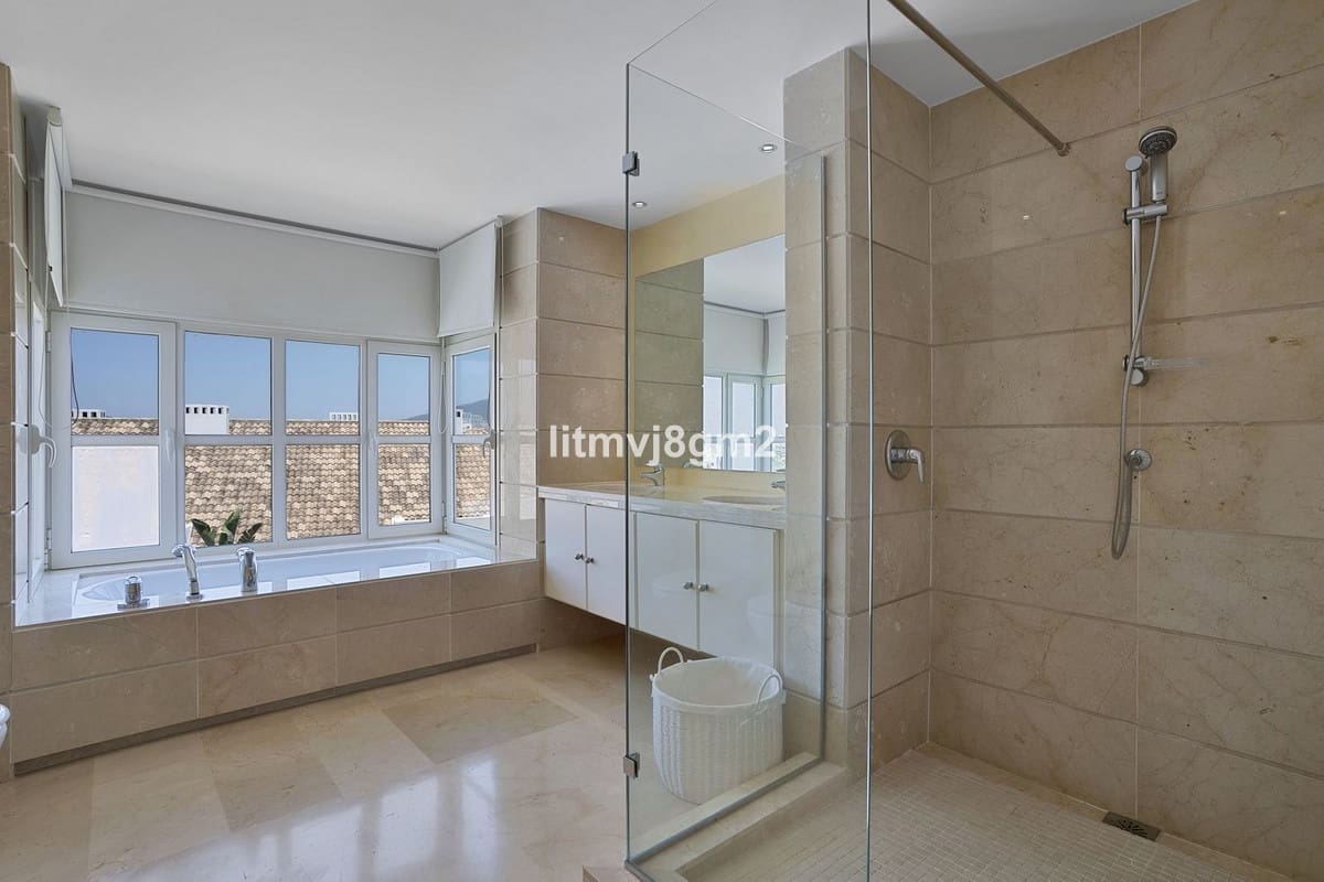 3 sypialnia Dom blizniak na sprzedaż w Mijas Costa z basenem - 560 000 € (Ref: 9479912)