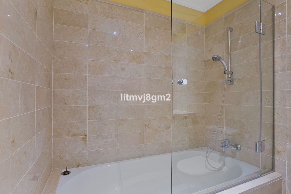 3 sypialnia Dom blizniak na sprzedaż w Mijas Costa z basenem - 560 000 € (Ref: 9479912)