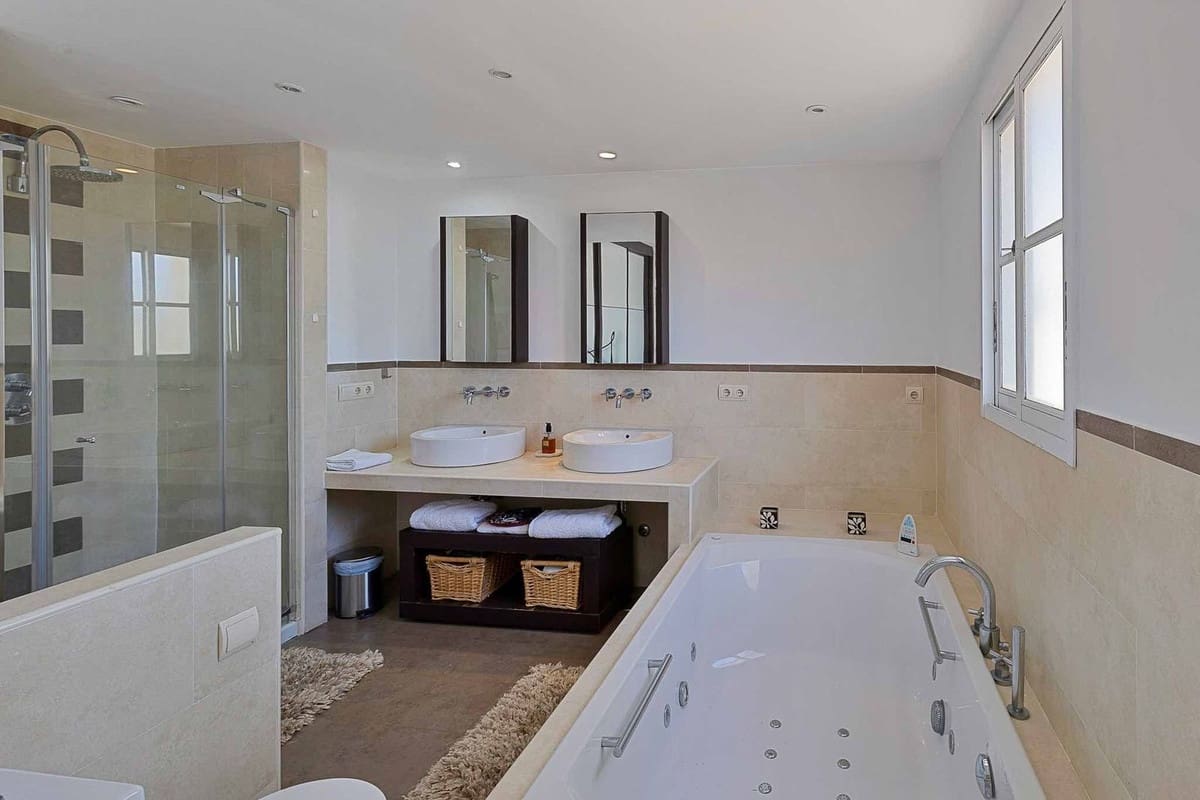 Casa de 4 habitaciones en Estepona en venta con piscina - 560.000 € (Ref: 9479915)