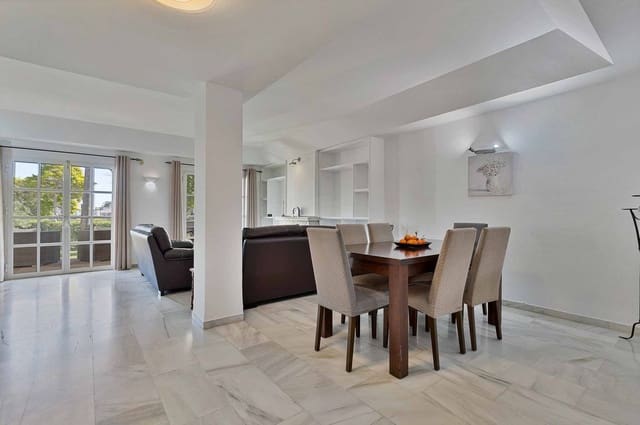 Casa de 4 habitaciones en Centro, Estepona en venta con piscina - 560.000 € (Ref: 9479915)