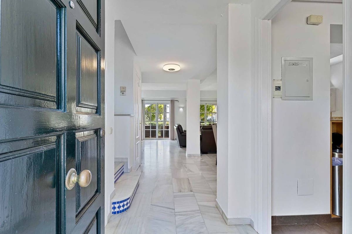 Casa de 4 habitaciones en Estepona en venta con piscina - 560.000 € (Ref: 9479915)