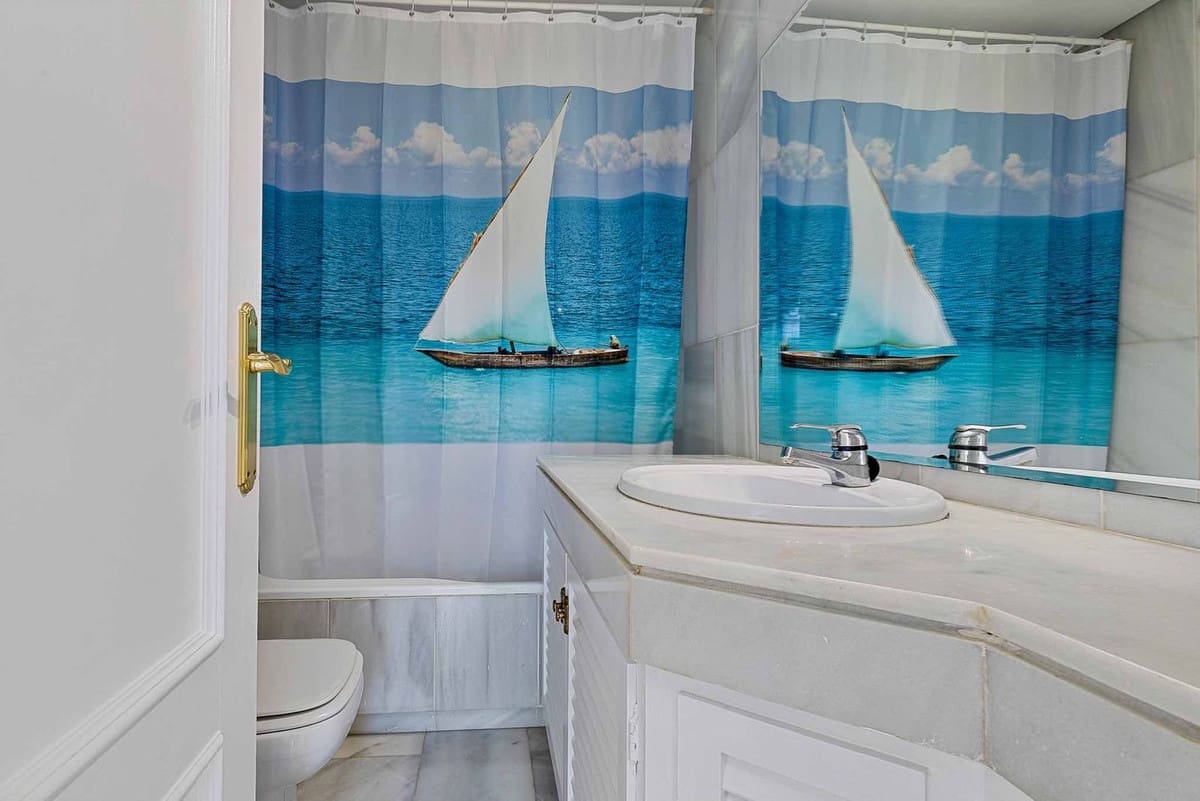 Casa de 4 habitaciones en Estepona en venta con piscina - 560.000 € (Ref: 9479915)