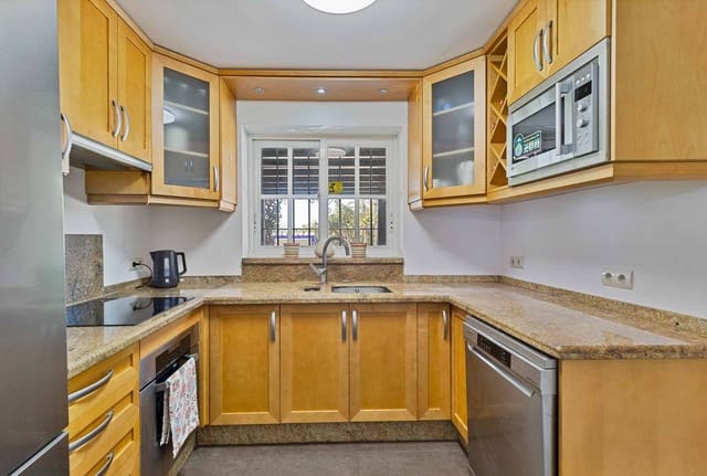 Casa de 4 habitaciones en Centro, Estepona en venta con piscina - 560.000 € (Ref: 9479915)