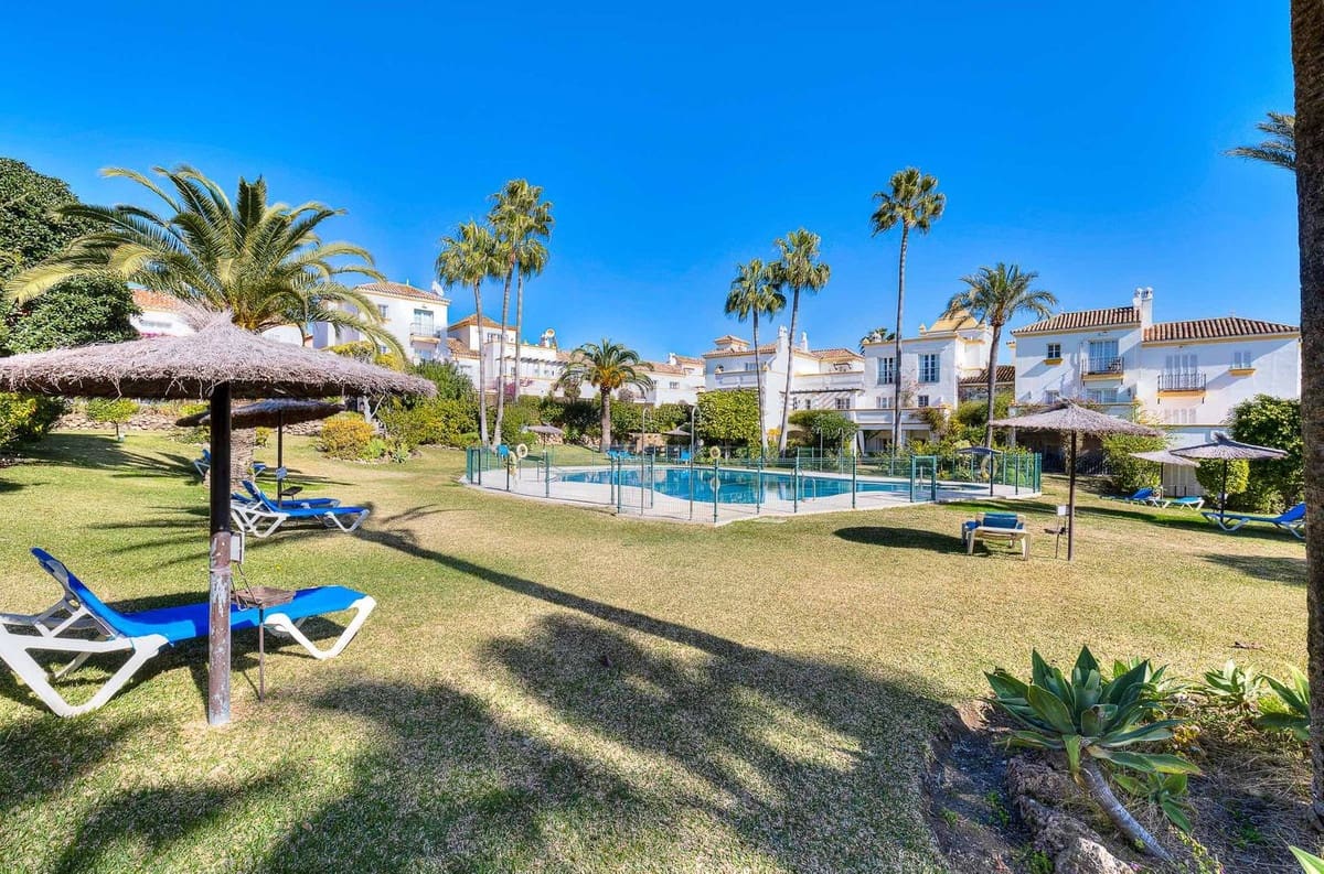 Casa de 4 habitaciones en Estepona en venta con piscina - 560.000 € (Ref: 9479915)