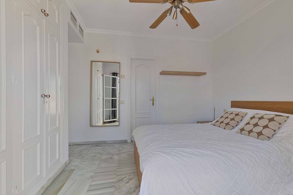 Casa de 4 habitaciones en Estepona en venta con piscina - 560.000 € (Ref: 9479915)