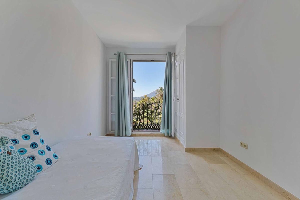 Casa de 4 habitaciones en Estepona en venta con piscina - 560.000 € (Ref: 9479915)