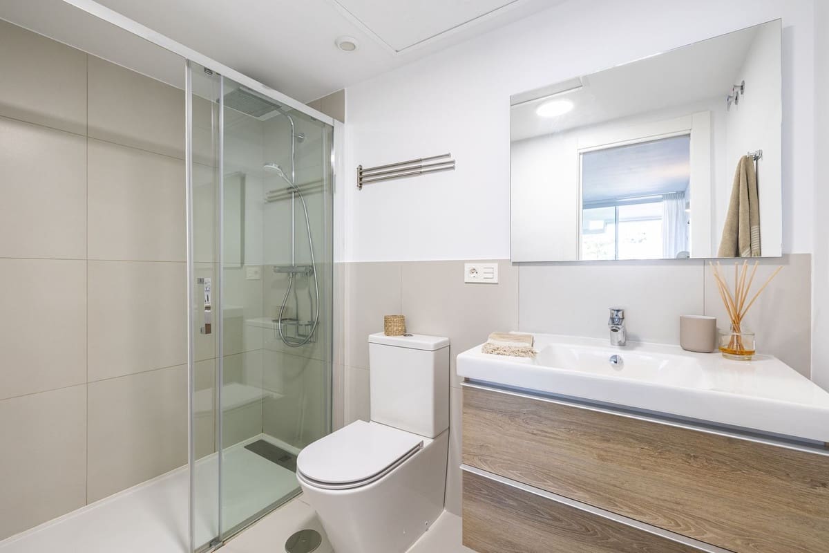 2 bedroom Apartment for sale in Benalmadena Costa with pool garage - € 565,000 (Ref: 9479919)