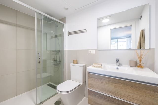 2 bedroom Apartment for sale in Benalmadena Costa, Benalmádena with pool garage - € 565,000 (Ref: 9479919)