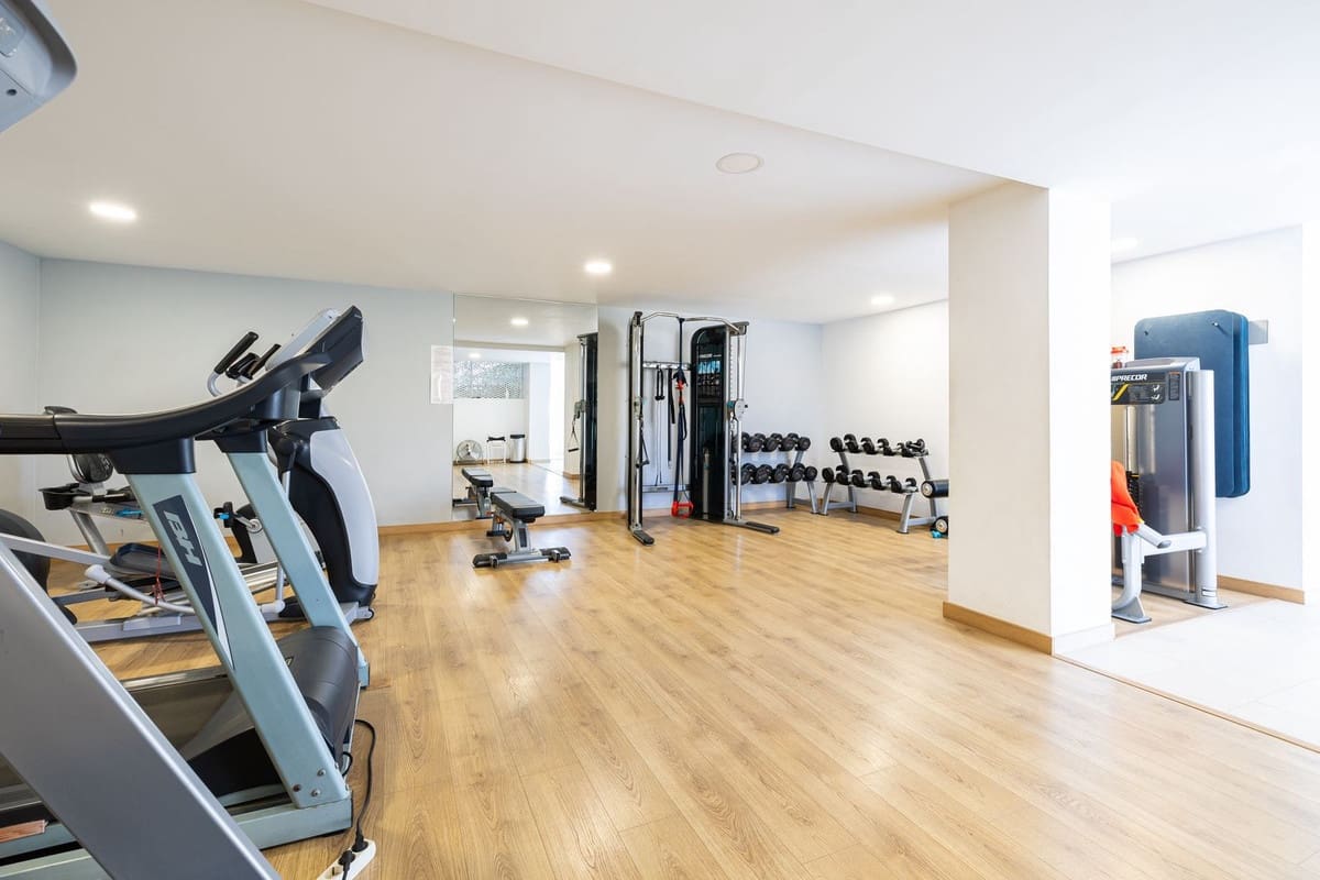 2 bedroom Apartment for sale in Benalmadena Costa with pool garage - € 565,000 (Ref: 9479919)