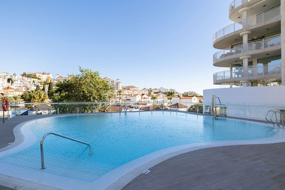 2 bedroom Apartment for sale in Benalmadena Costa with pool garage - € 565,000 (Ref: 9479919)